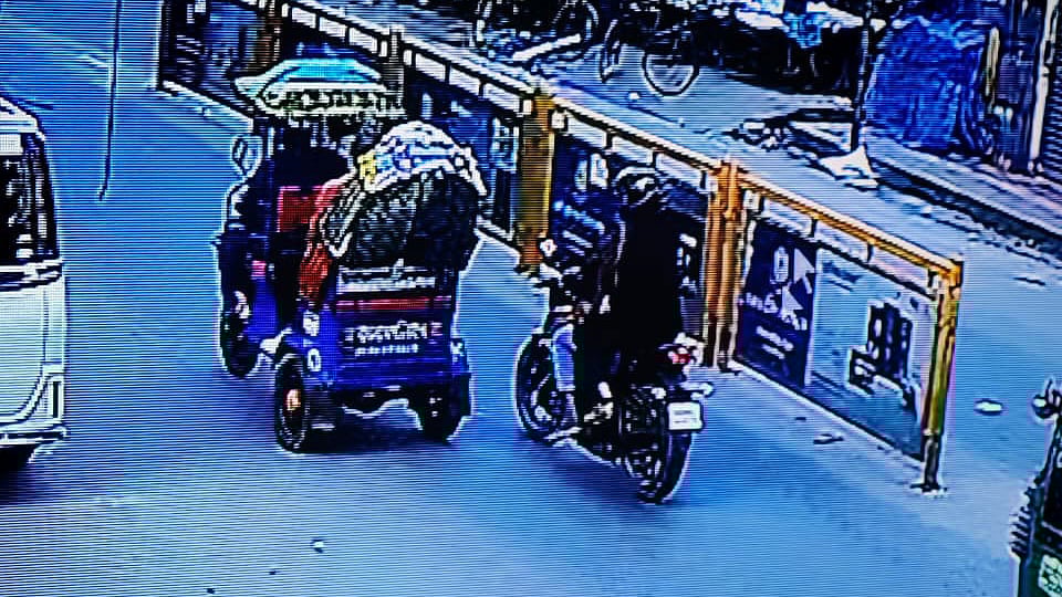 ছবি: সিসি ক্যামেরার ফুটেজ থেকে নেওয়া