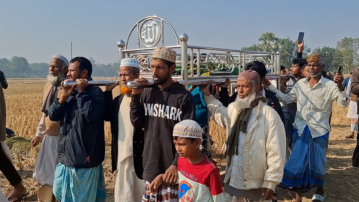 রাজশাহীতে শিশু সাজিদের জানাজা, দোয়া চাইলেন বাবা