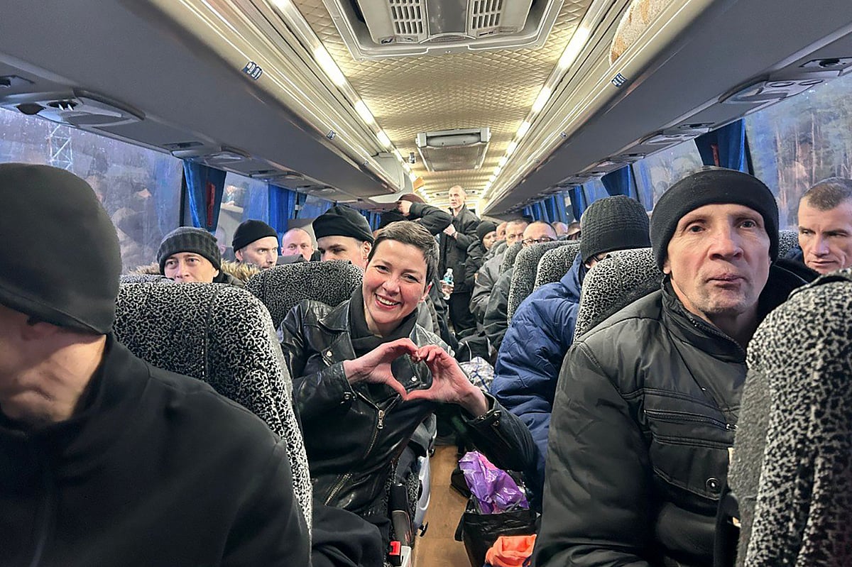 যুক্তরাষ্ট্র নিষেধাজ্ঞা তুলে নেওয়ার পর বেলারুশের প্রধান বিরোধী নেতার মুক্তি পাওয়ার খবর