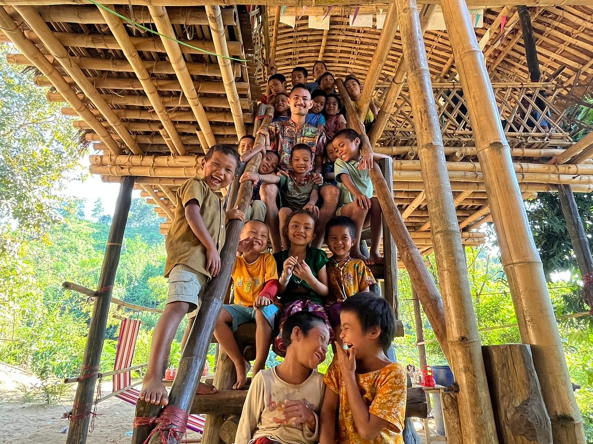 নিজেদের ভাষা বাঁচানোর জন্য লড়াই করা ম্রো শিশুরা ঢাকায় আসছে