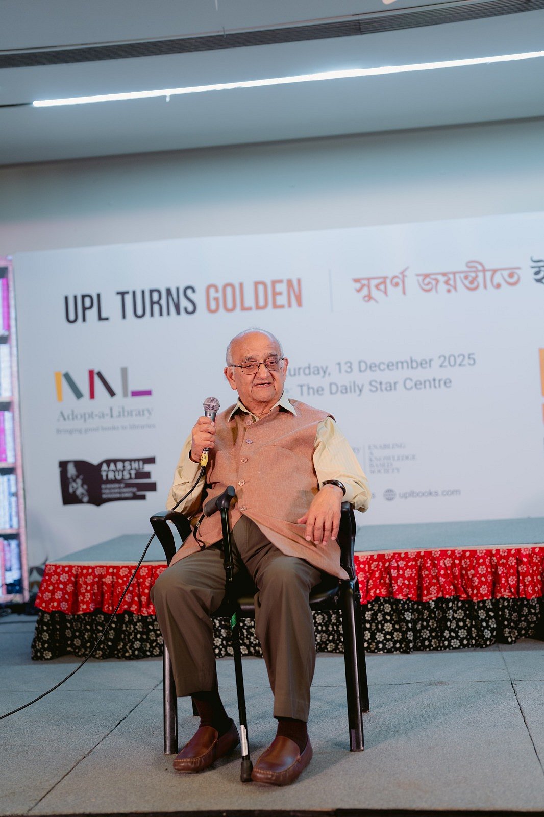 মব তৈরি করে বই পোড়ানো বিপজ্জনক সংস্কৃতি:  রেহমান সোবহান