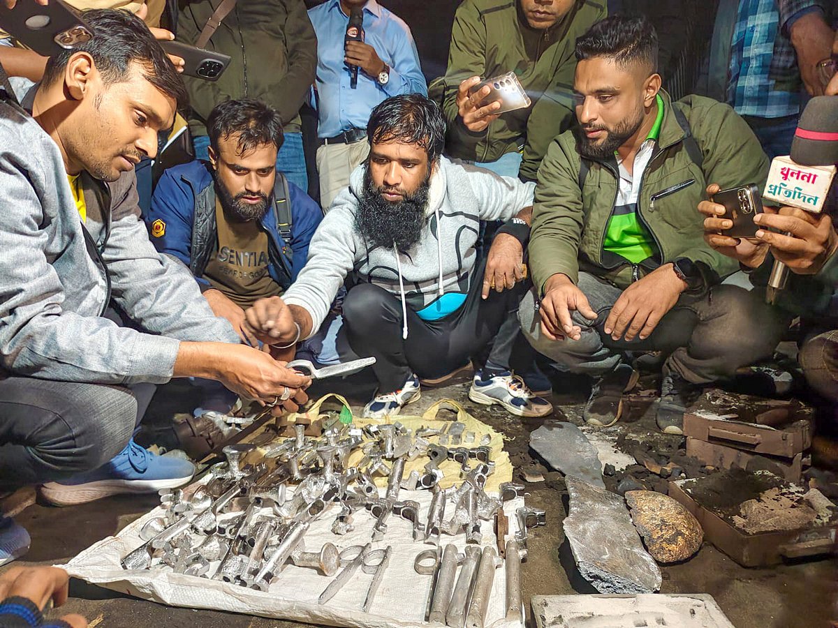 খুলনায় অস্ত্র তৈরির ‘কারখানার’ সন্ধান, আটক ৪