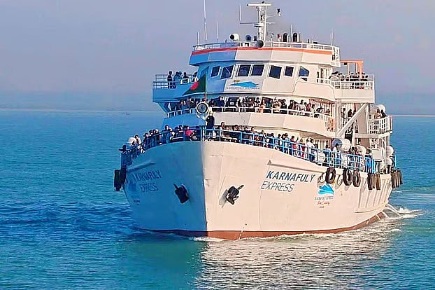 সেন্ট মার্টিনে যেতে পর্যটকের চাপ, ৩১ ডিসেম্বর পর্যন্ত সব টিকিট আগাম বিক্রি