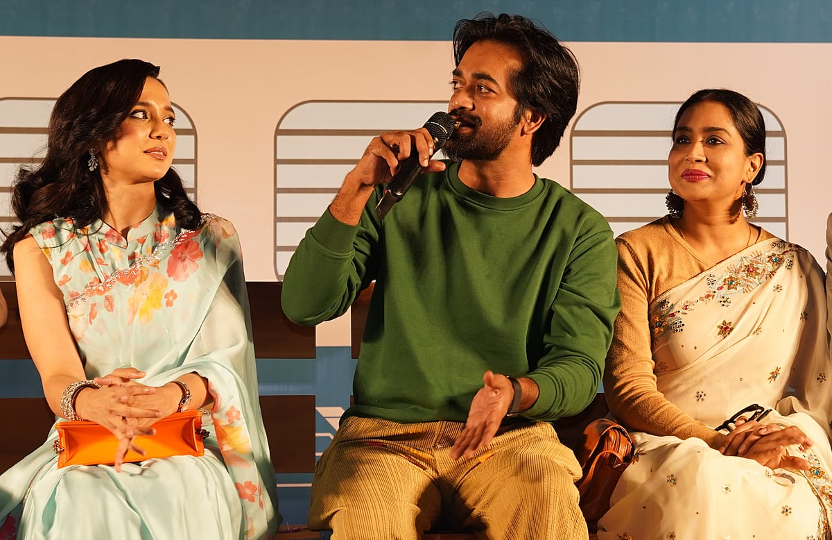 ‘বনলতা এক্সপ্রেসের’ যাত্রী হলেন কারা, দেখে নিন ছবিতে