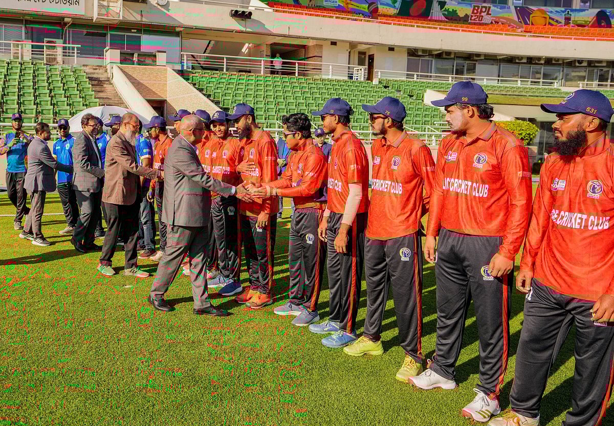 পুলিশরাই ক্রিকেট খেলেন পুলিশ ক্লাবে