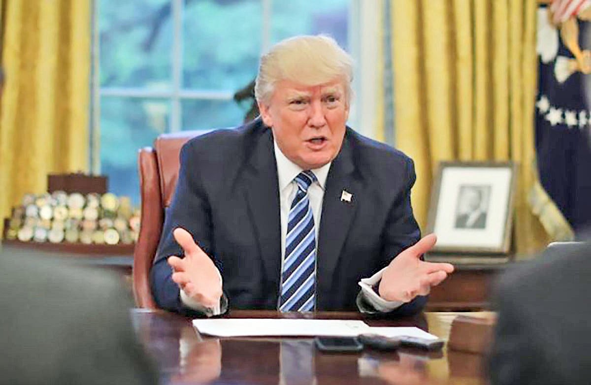 ট্রাম্প যেভাবে ইউরোপে সরকার ফেলার খেলায় মেতেছেন