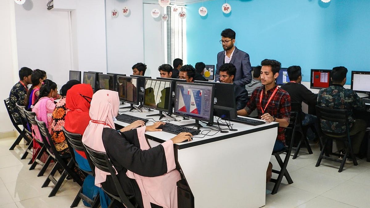 গ্রাফিক ডিজাইন, ফেসবুক মার্কেটিংসহ ৫টি কোর্স বিনা মূল্যে করার সুযোগ