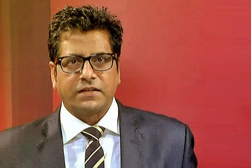 ডিবি কার্যালয়ে নেওয়া হলো সাংবাদিক আনিস আলমগীরকে