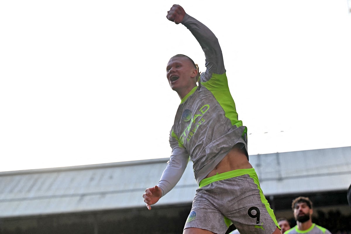 হলান্ডের জোড়া গোলে আর্সেনালের ওপর চাপ বাড়াল সিটি