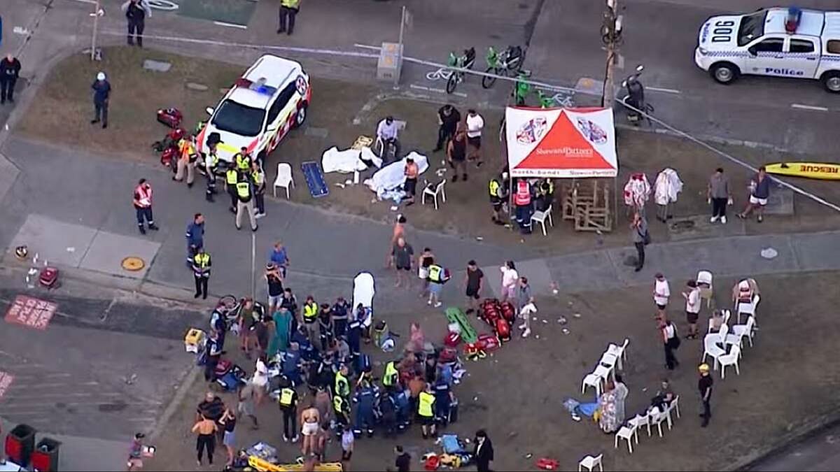 সমুদ্রসৈকতের উৎসবে বন্দুকধারীর হামলা, অন্তত ১২ নিহত