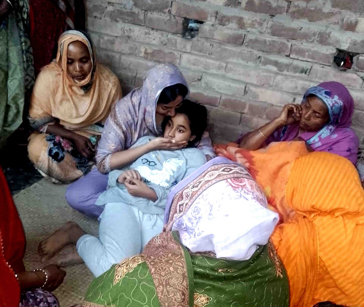 ‘এখন আমি কার ফোনের জন্য অপেক্ষা করব’