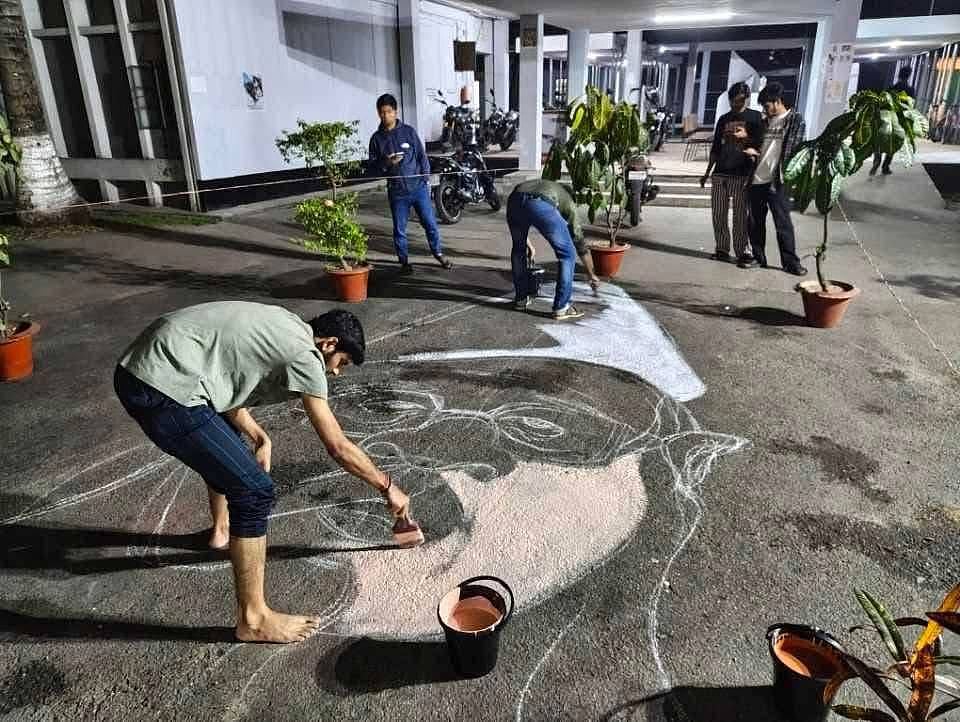 রাজাকার হিসেবে আঁকা গোলাম আযম, নিজামী ও কাদের মোল্লার ছবি মুছে দিয়েছে ঢাবি প্রশাসন