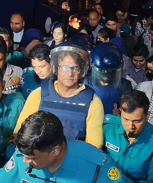 সন্ত্রাসবিরোধী আইনে নিশানা করা সাংবাদিক আনিস আলমগীরকে অবশ্যই মুক্তি দিতে হবে