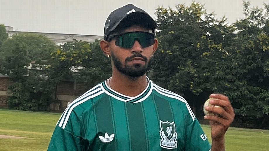 সামাজিক যোগাযোগমাধ্যমে বোলিংয়ের রিলস পোস্ট করে ছেলেটি আইপিএলের নিলামে