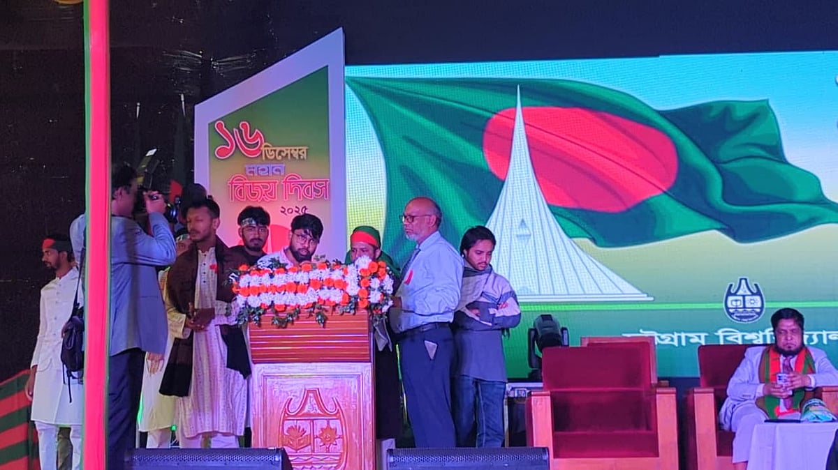 বিজয় দিবসের সভা বর্জন করল চাকসুর এজিএসসহ হল সংসদের ৯ প্রতিনিধি