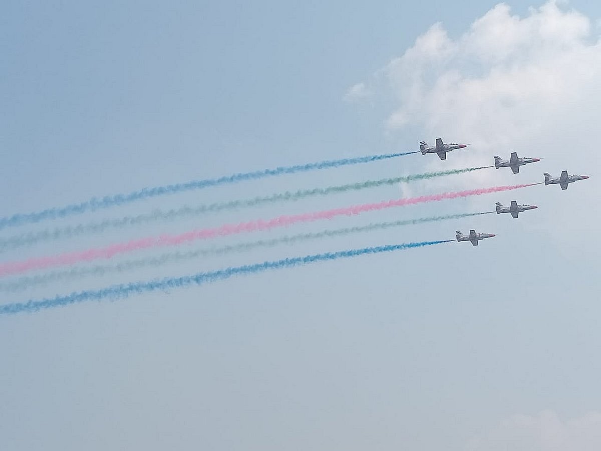 মনোমুগ্ধকর ‘এয়ার শো’ দেখে দর্শনার্থীদের উচ্ছ্বাস