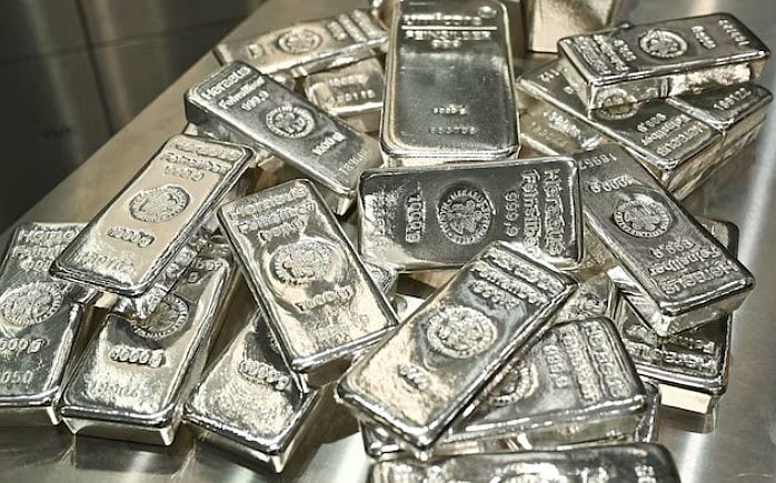 রুপার দাম হু হু করে কেন বাড়ছে, ভবিষ্যতে এটি কী কাজে লাগবে