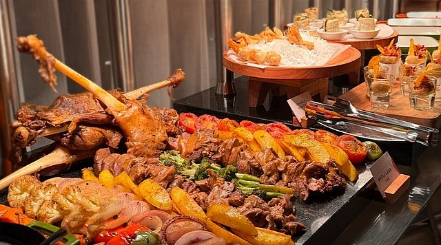 সম্প্রতি জিং রেস্টুরেন্টে শুরু হয়েছে বিশেষ বুফে ডিনার, এ ওয়ার্ল্ড অন ইউর প্লেট