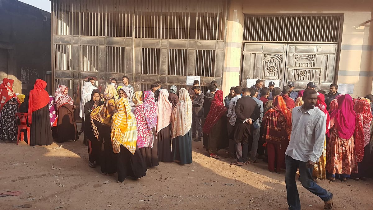 কাজে গিয়ে শ্রমিকেরা দেখেন, স্থায়ীভাবে কারখানা বন্ধের নোটিশ