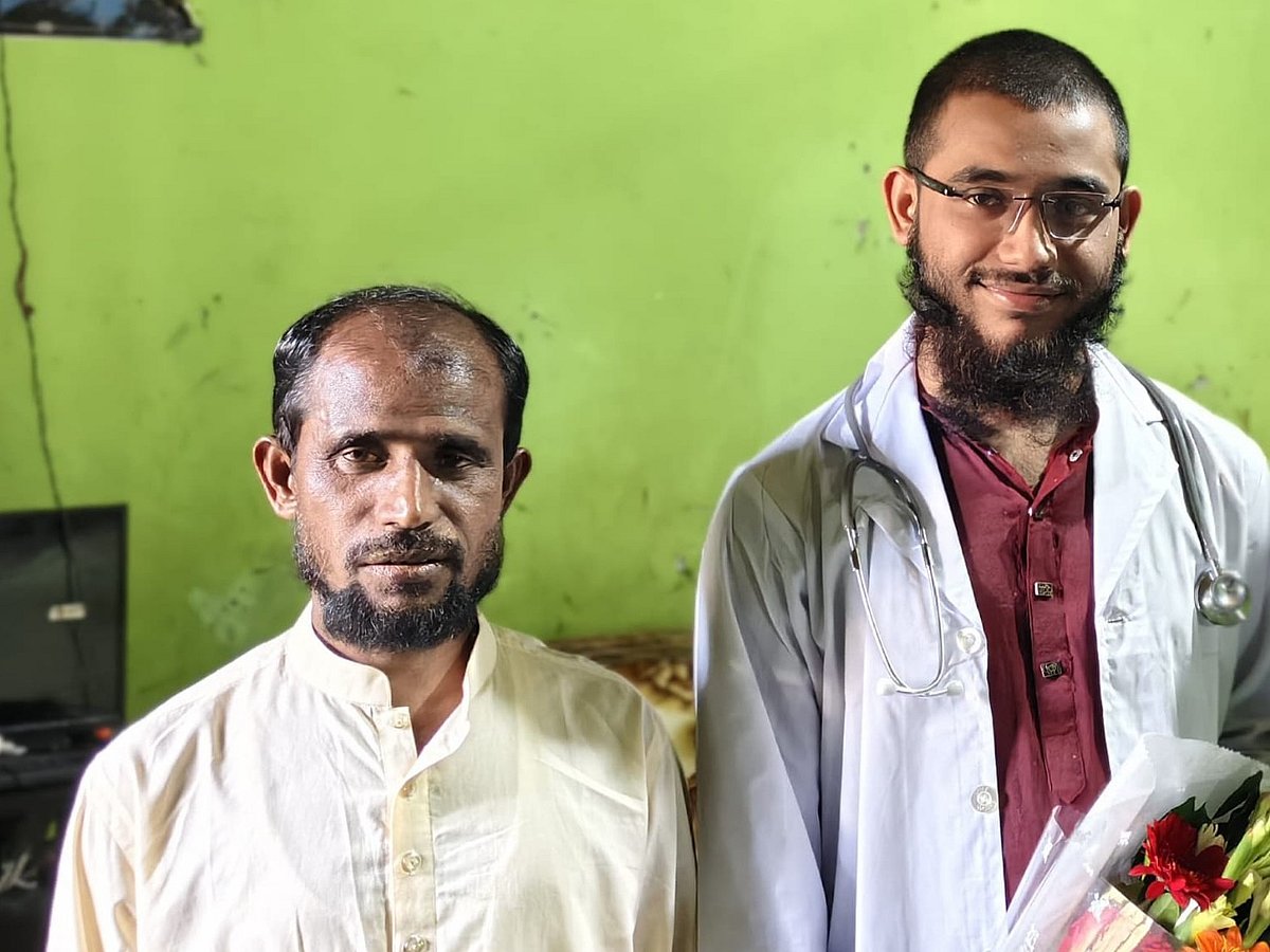 মেডিকেলে ভর্তির সুযোগ পেয়ে ভ্যানচালক বাবার স্বপ্ন পূরণ করলেন ছেলে