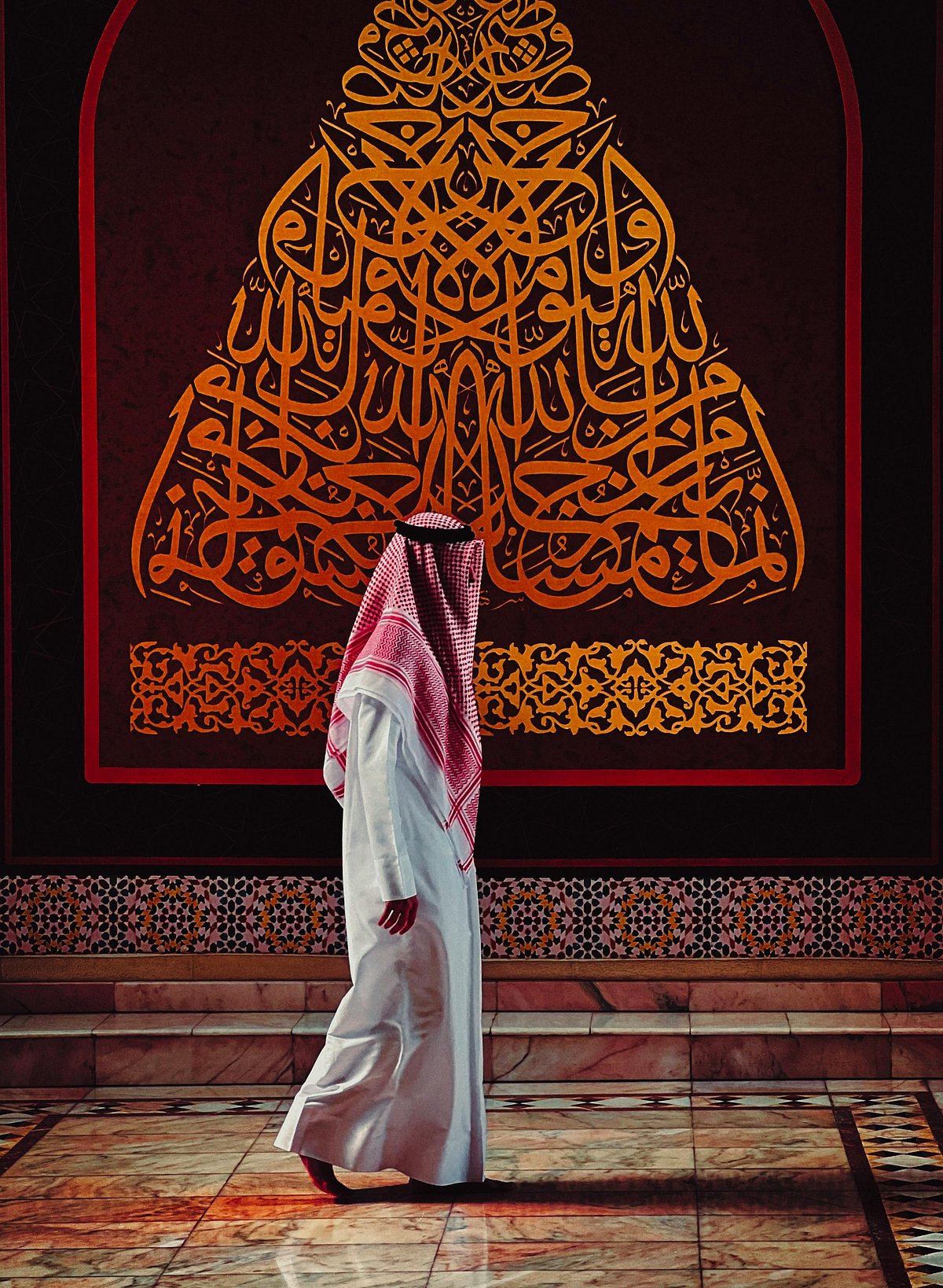 খোদা–আসক্তি বাস্তব জীবনকে বর্জন করে না