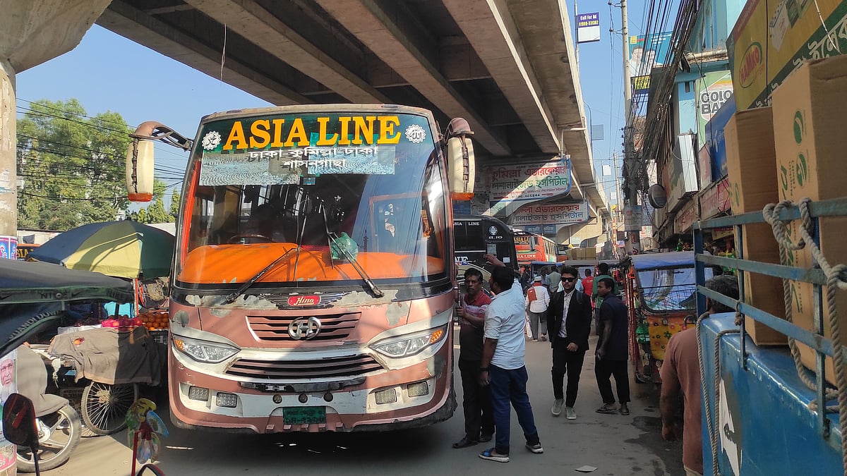 ধর্মঘট স্থগিত, প্রায় সাত ঘণ্টা পর কুমিল্লা থেকে সব রুটে বাস চলাচল শুরু