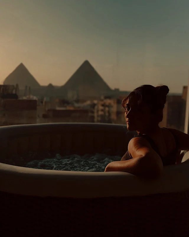 পিরামিড দর্শনে এমন উষ্ণ পানির চৌবাচ্চায় কালো ট্যাংক টপে দেখা যাচ্ছে মেহজাবীন চৌধুরীকে