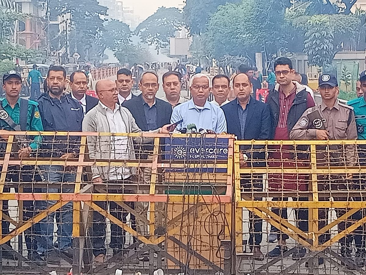 খালেদা জিয়ার শারীরিক অবস্থা ‘আগের চেয়ে বেশি স্থিতিশীল’: জাহিদ হোসেন