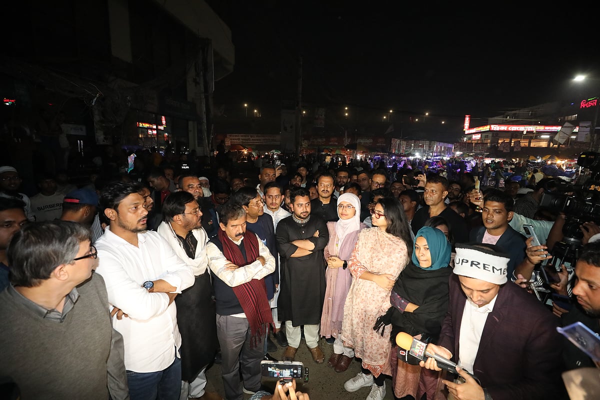 গণমাধ্যমের কার্যালয়ে হামলা, অগ্নিসংযোগ অশনিসংকেত