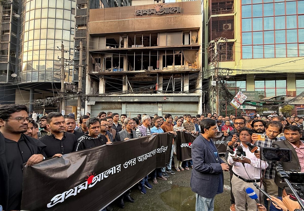 প্রতিষ্ঠানের ওপর হামলা নিয়ে প্রথম আলোর বক্তব্য