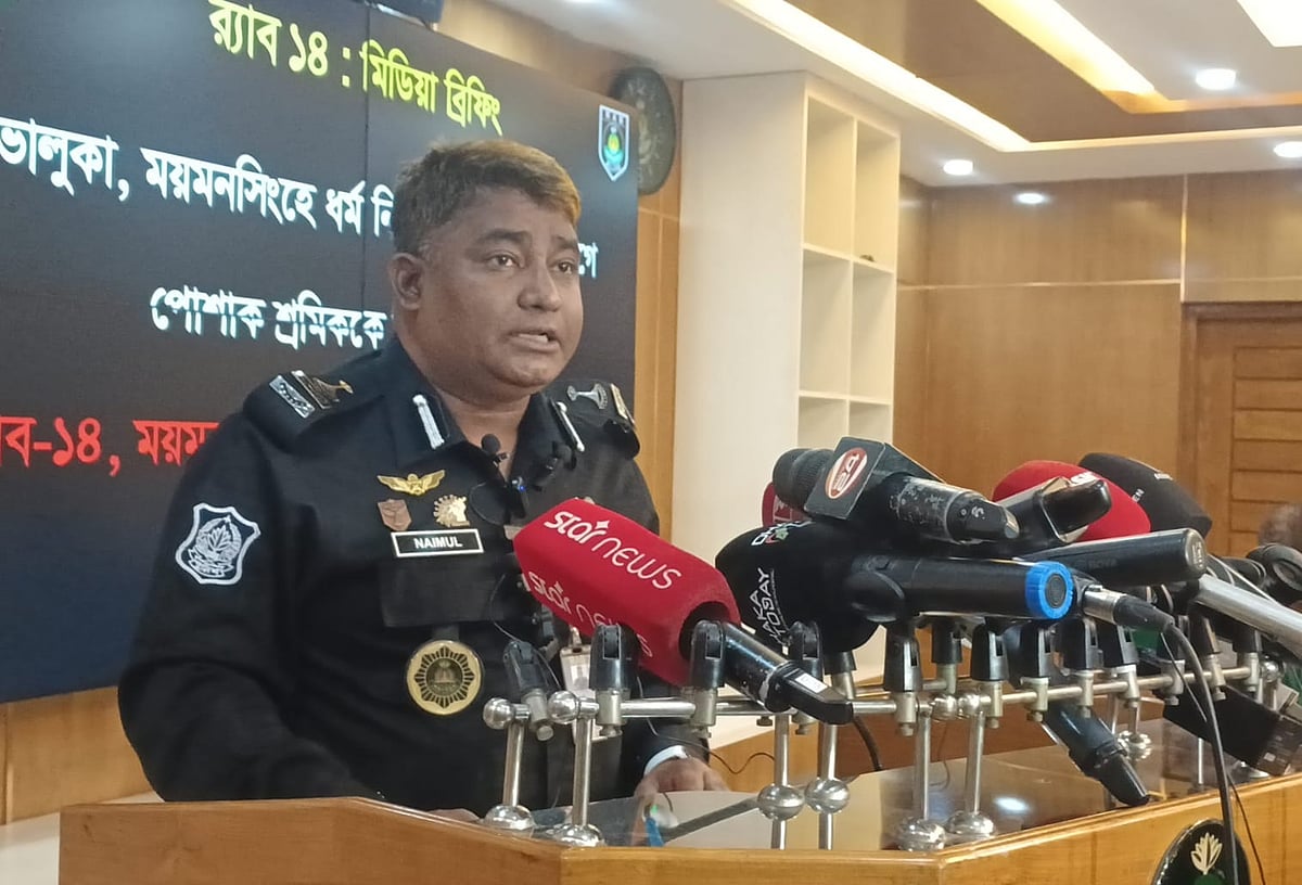 চাকরি ছাড়তে বাধ্য করে দিপু দাসকে উত্তেজিত জনতার কাছে তুলে দেওয়া হয়: র‍্যাব