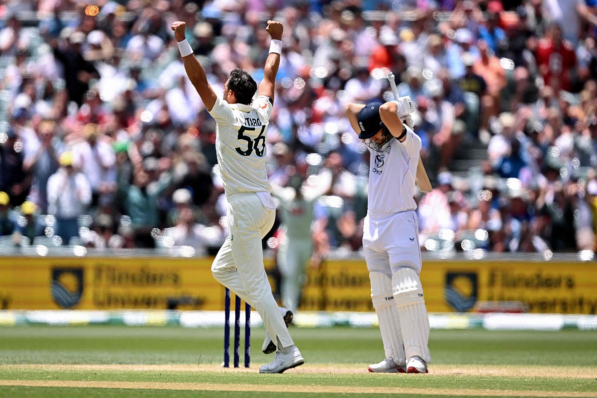 ৮২ রানে অ্যাডিলেড আর ১১ দিনে অ্যাশেজ জিতল অস্ট্রেলিয়া