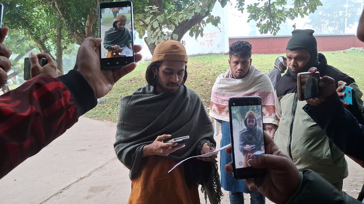 ছয় ডিনের পদত্যাগপত্র লিখে এনে কল করলেন আম্মার, বিভাগে খুঁজলেন শিক্ষকদের