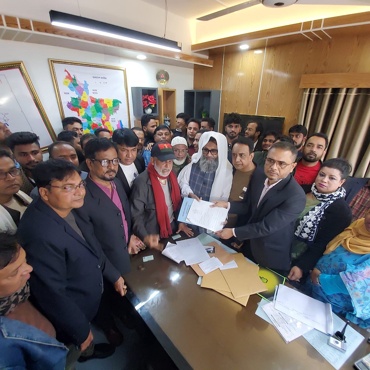 বগুড়ায় খালেদা জিয়া ও তারেক রহমানের পক্ষে মনোনয়নপত্র সংগ্রহ