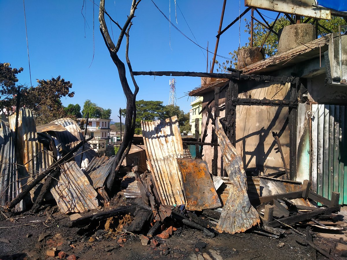 রাঙামাটিতে গভীর রাতে আগুনে পুড়ল তিন বাস ও চার দোকান