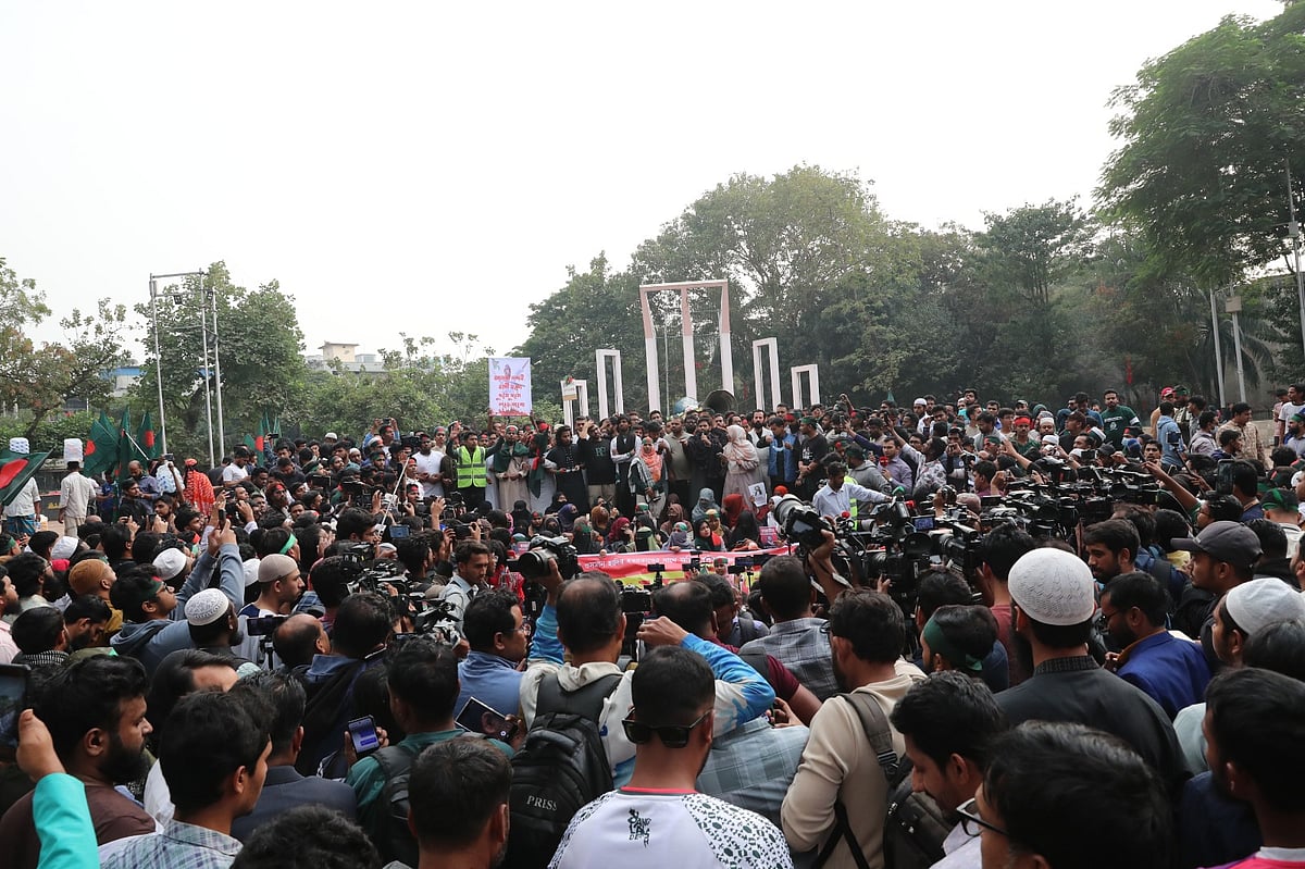 হাদির খুনিরা দ্রুত গ্রেপ্তার না হলে যেকোনো পরিস্থিতির দায় সরকারকে নিতে হবে: ইনকিলাব মঞ্চ