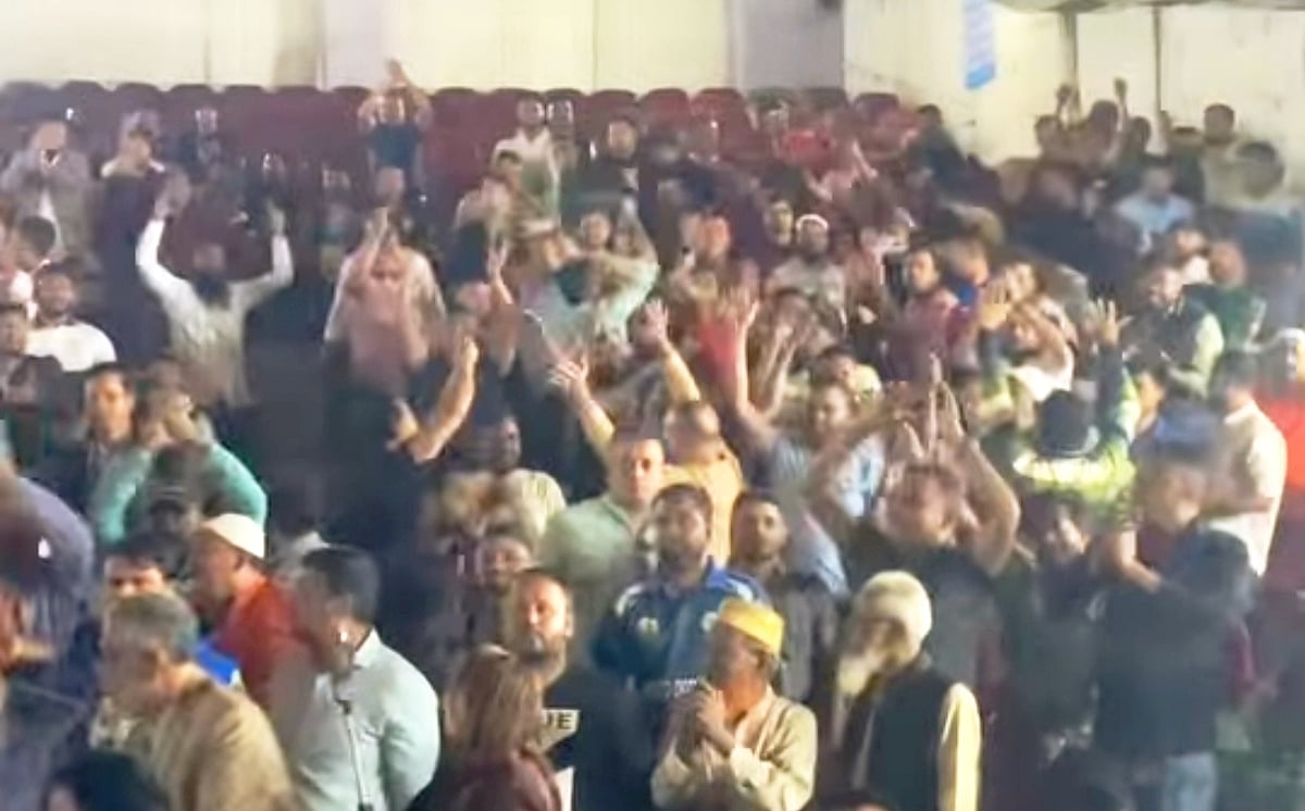 কুমিল্লায় তারেক রহমানের স্বদেশ প্রত্যাবর্তন উপলক্ষে বিএনপির প্রস্তুতি সভায় হট্টগোল