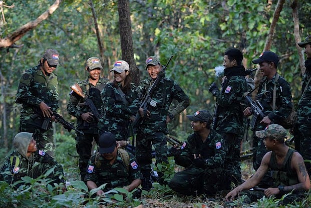 নির্বাচনের আগে মিয়ানমারে তীব্র হামলা সেনাবাহিনীর: ‘ভবিষ্যৎ প্রজন্মের জন্য প্রাণ দিতে হলেও খুশি’