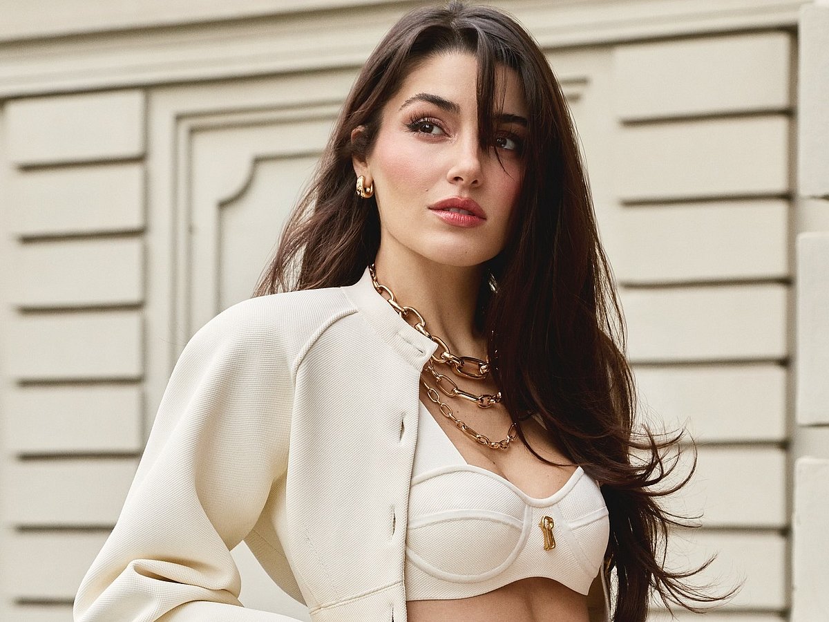 ইনস্টাগ্রামে ৩ কোটি ২২ লাখ অনুসারী, কে এই তুর্কি অভিনেত্রী