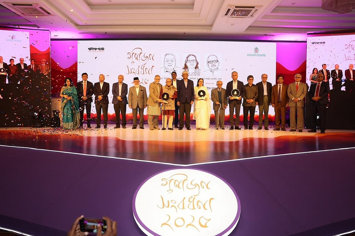 তিন সফল গুণীজনকে সংবর্ধনা