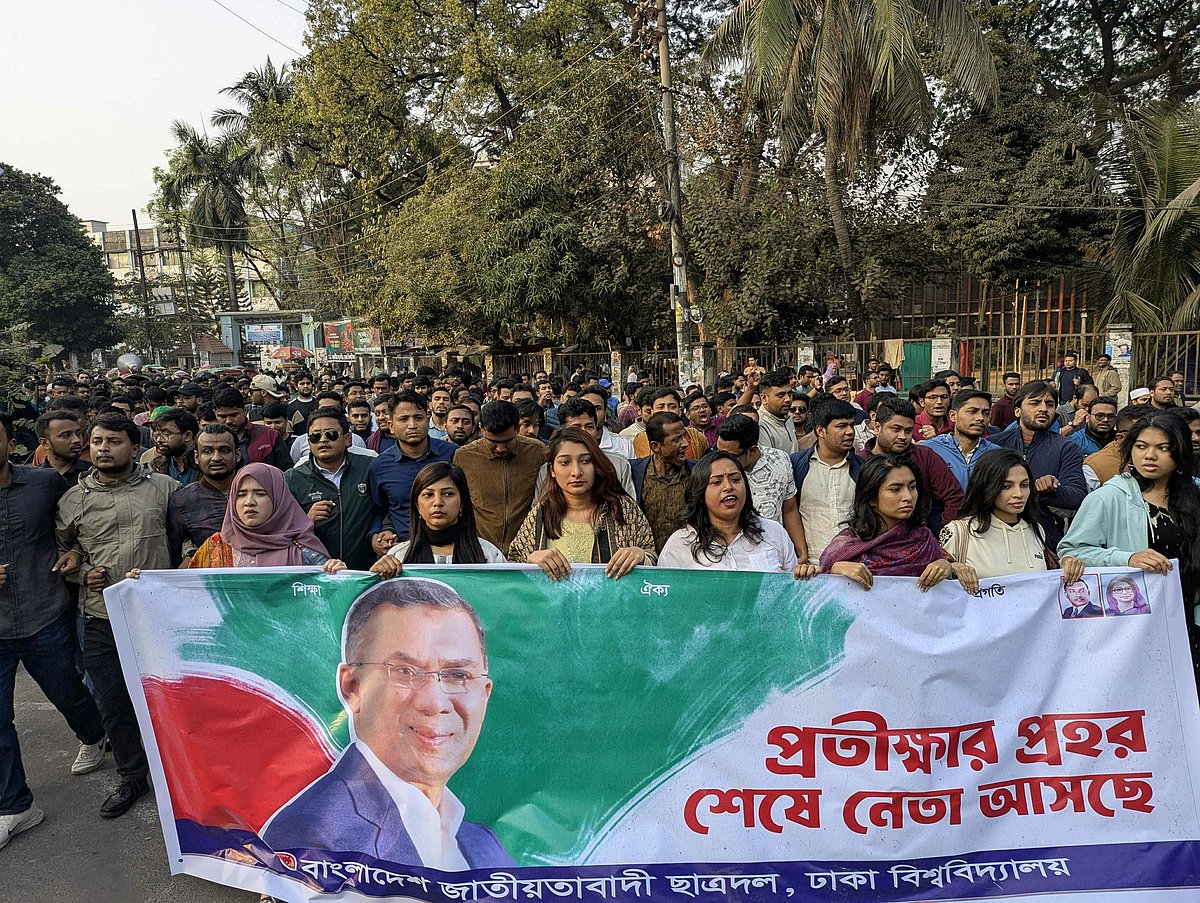 তারেক রহমানের স্বদেশ প্রত্যাবর্তন উপলক্ষে ঢাকা বিশ্ববিদ্যালয়ে ছাত্রদলের স্বাগত মিছিল