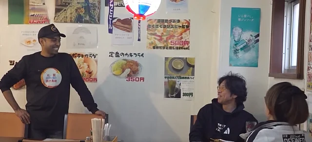 আহমেদের সঙ্গে দেখা করতেও আসেন এখানে অনেকে