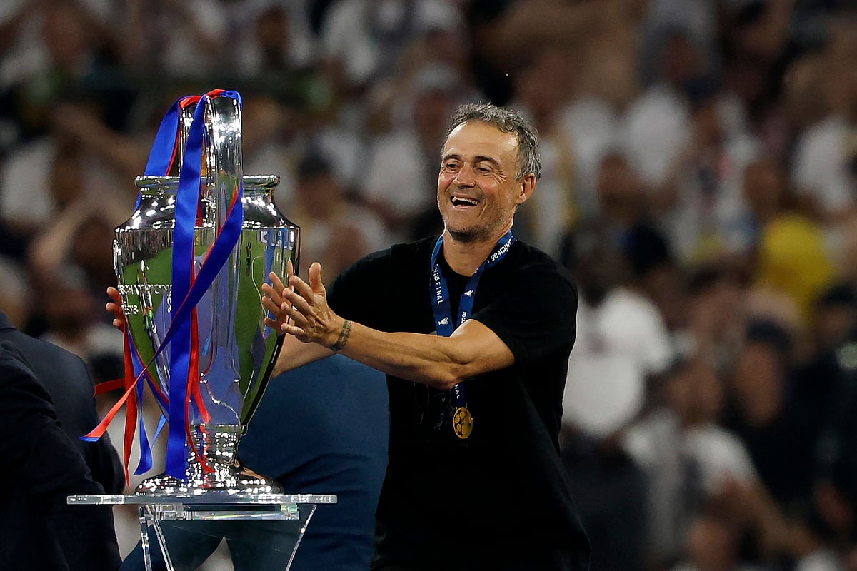 ফুটবল ইতিহাসে যা কখনো হয়নি, এনরিকের জন্য তেমন এক চুক্তির প্রস্তাব পিএসজির