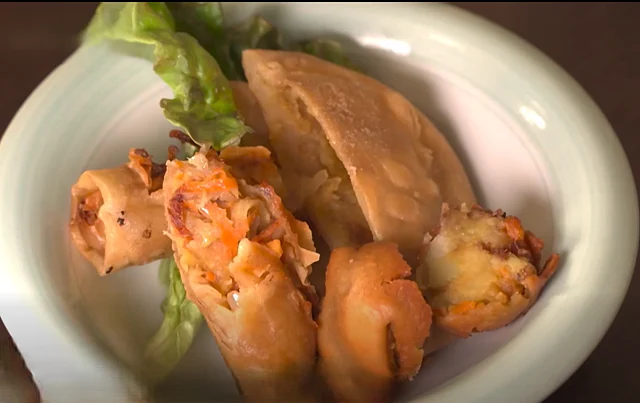 শিঙাড়া, পুরিসহ নানা বাংলাদেশি স্ন্যাকস পাওয়া যায় এখানে