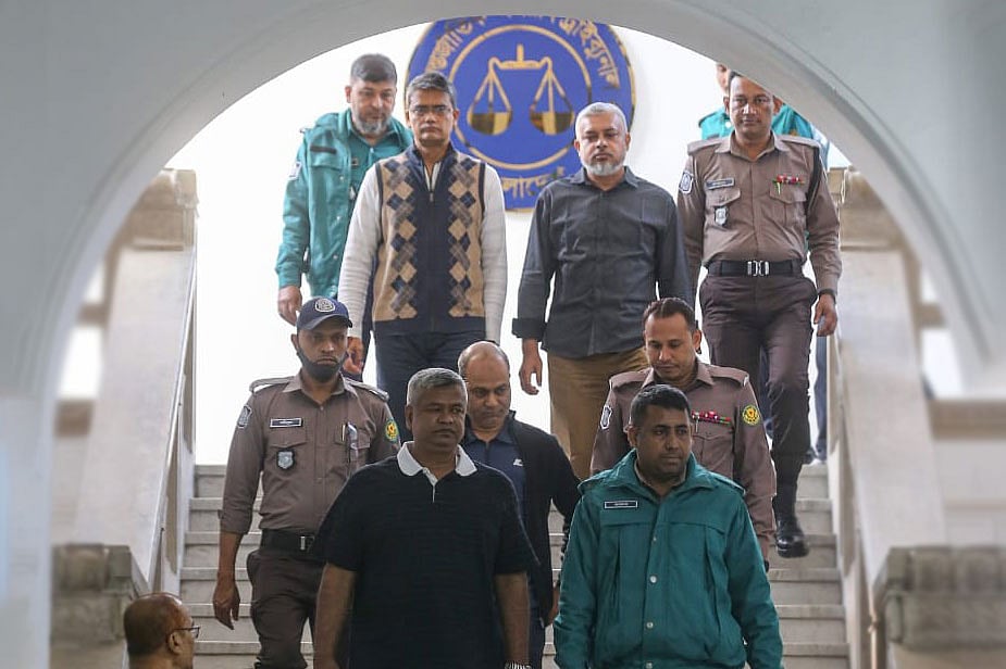 বর্তমান-সাবেক ১২ সেনা কর্মকর্তাসহ ১৭ আসামির বিরুদ্ধে আনুষ্ঠানিক অভিযোগ গঠন