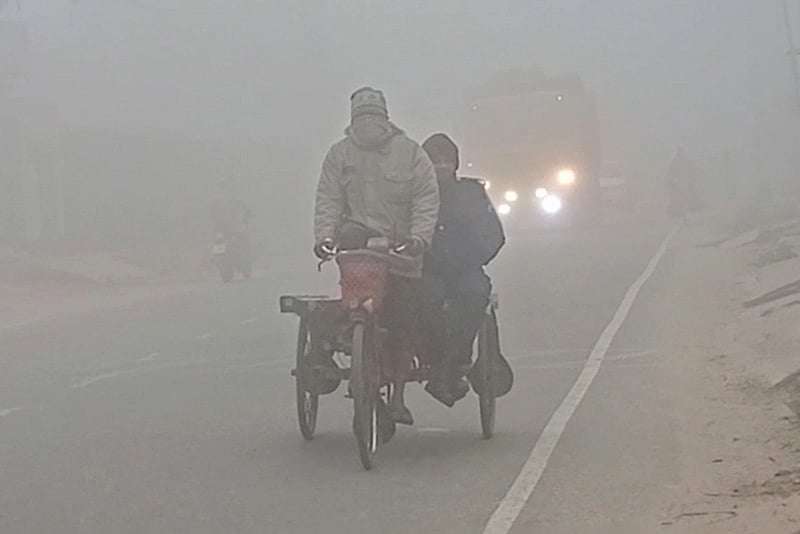 তীব্র শীতে কাঁপছে চুয়াডাঙ্গা, চরম দুর্ভোগে খেটে খাওয়া মানুষ