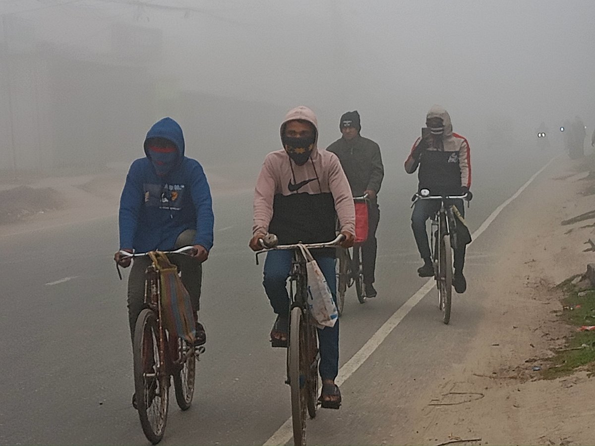 ‘আমাগের খাইটে খাতি হয়, তাই কষ্ট কইরে বের হইচি’