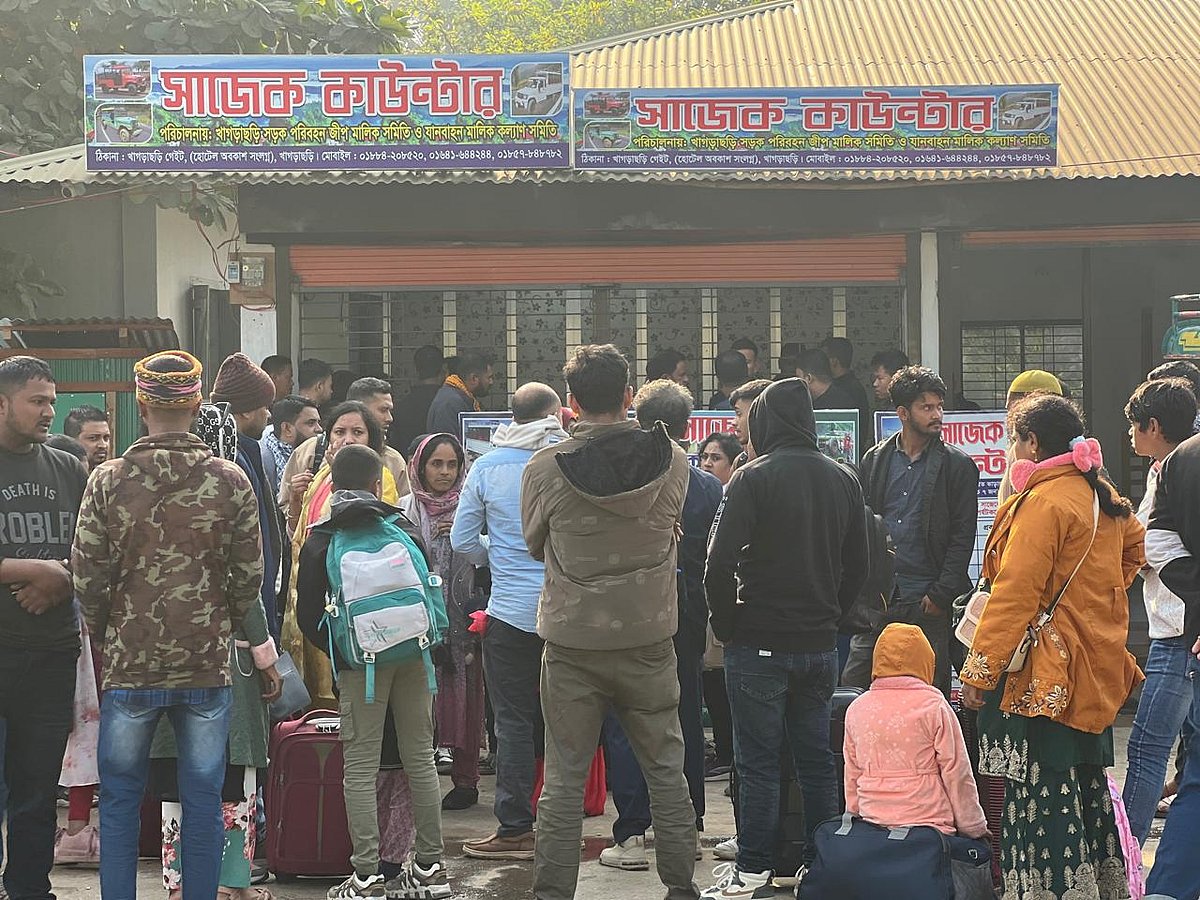 খাগড়াছড়িতে পর্যটকের ঢল, এক দিনেই সাজেক গেল ২২১ গাড়ি