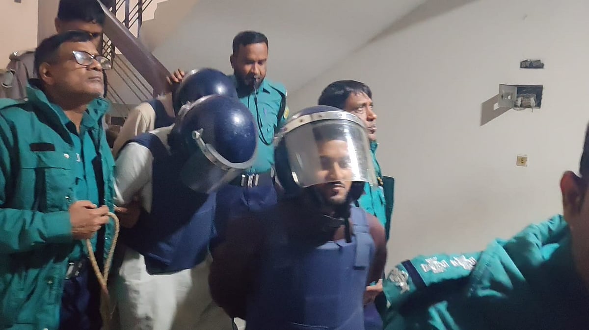 প্রথম আলো ও ডেইলি স্টারে সন্ত্রাসী হামলা: আরও ৩ আসামি কারাগারে