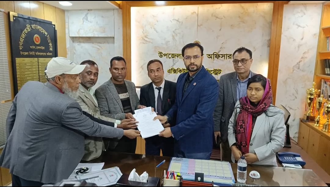 স্বতন্ত্র প্রার্থী হিসেবে রুমিন ফারহানার পক্ষে মনোনয়নপত্র সংগ্রহ